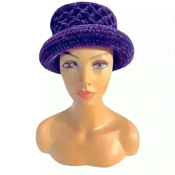 Outbrook. Knit Hat, Women’s.  One Size.  Preowned in Excellent Condition. - Picture 1 of 4